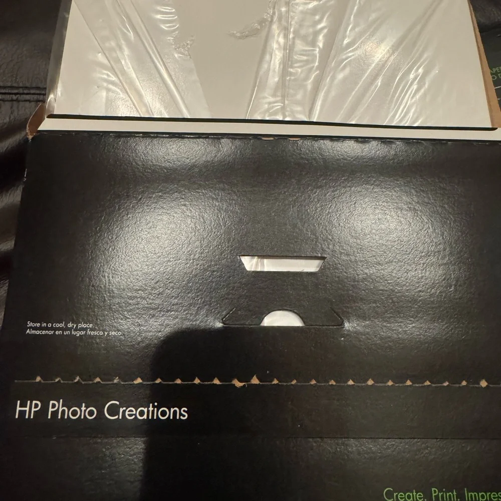 HP Everyday Photo Paper - Black Packaging with Colorful Tulip Photo